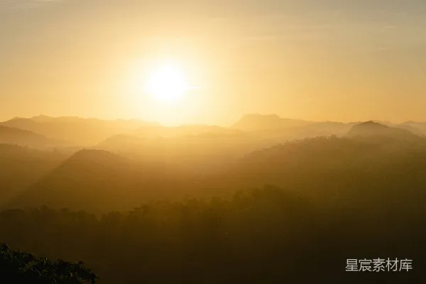 高清摄影 金光中的山峦