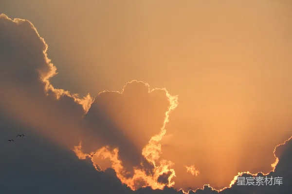 高清摄影 天空中一大片云formation。