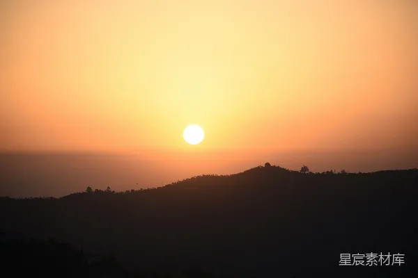高清摄影 山峦之上夕阳西下