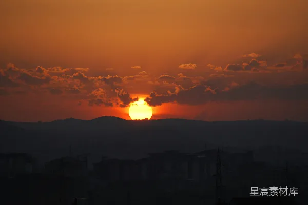 高清摄影 夕阳下的山影