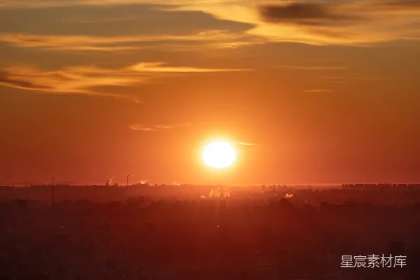 高清摄影 城市地平线上的夕阳落下