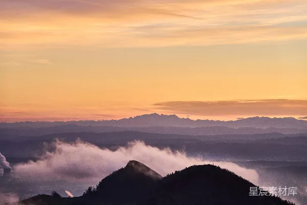 高清摄影 前景中一座山峦的景象