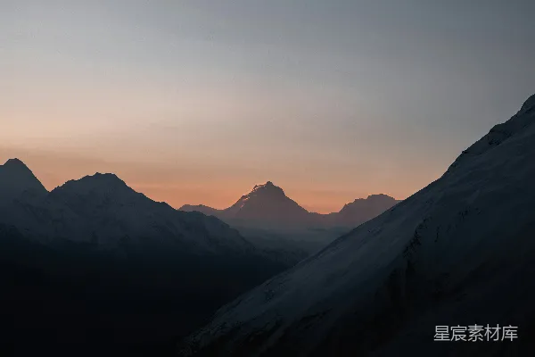 高清摄影 夕阳下的山峦景色