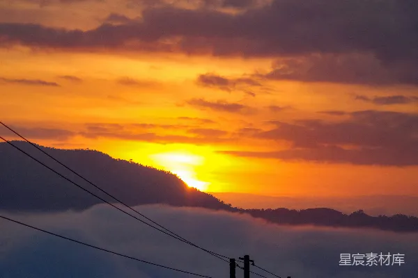 高清摄影 山峦之上，夕阳西下