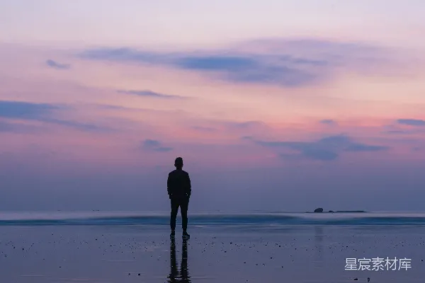 高清摄影 海边站立的人的轮廓