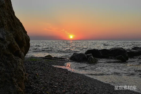 高清摄影 一片岩石嶙峋的海边日落景色