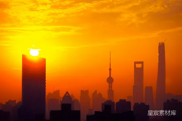 高清摄影 夕阳西下，一座有着高楼的城市。