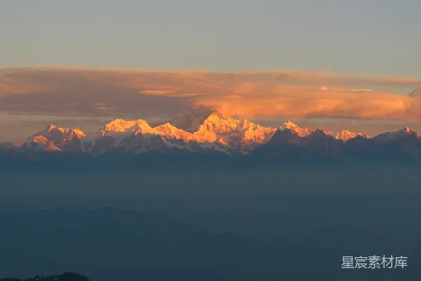 高清摄影 夕阳下的山影