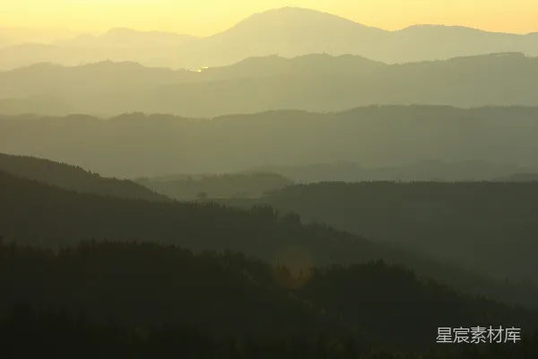 高清摄影 山间绿树夕阳时