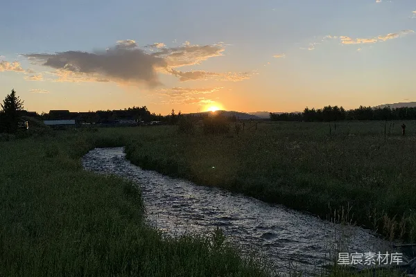 高清摄影 河边草地上方的草地