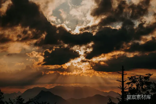 高清摄影 云下的山峦