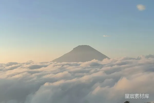 高清摄影 云雾覆盖中的山景