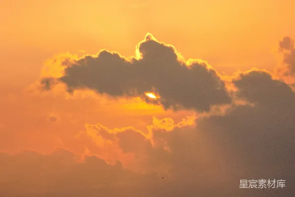 高清摄影 夕阳下的云彩