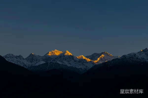 高清摄影 夜晚的山脉全景