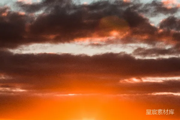 高清摄影 夕阳下的云和蓝天