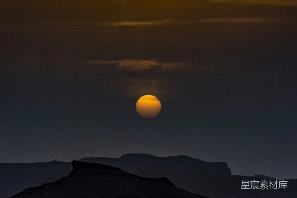 高清摄影 夕阳下的山影