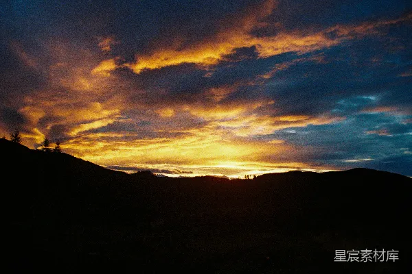 高清摄影 山峦之上夕阳西下