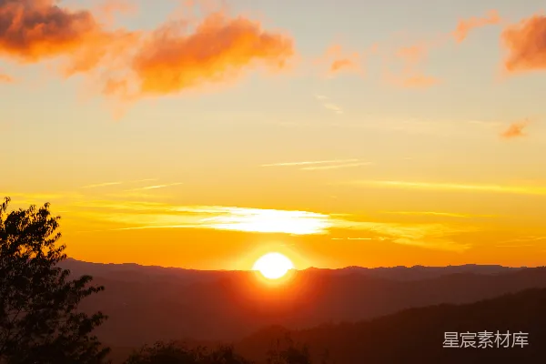 高清摄影 山峦之上夕阳西下