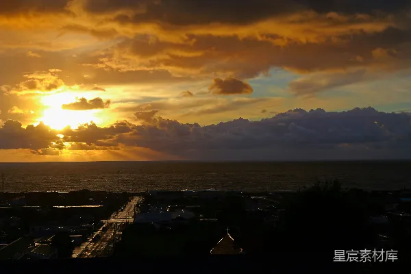 高清摄影 夕阳西下，一座海滨城市。