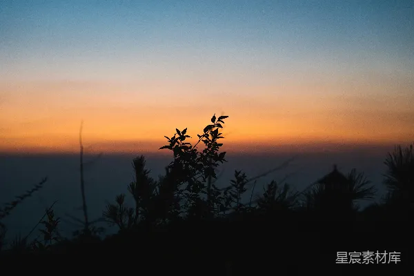 高清摄影 地平线下的太阳正在落下