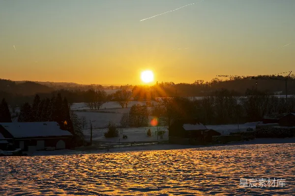 高清摄影 夕阳落下一片雪地之中