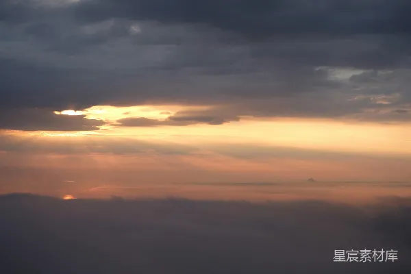 高清摄影 白天的白云和蓝天