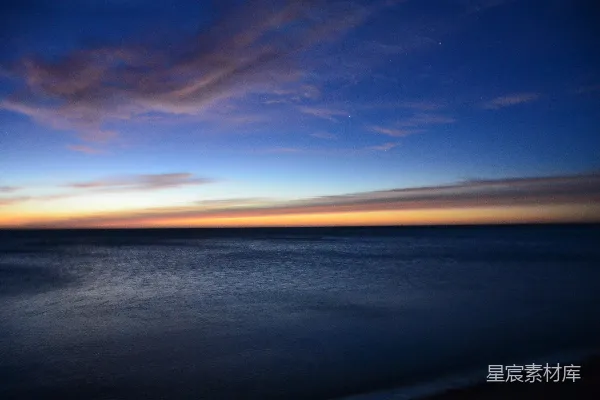 高清摄影 夕阳下的海景从海滩上看