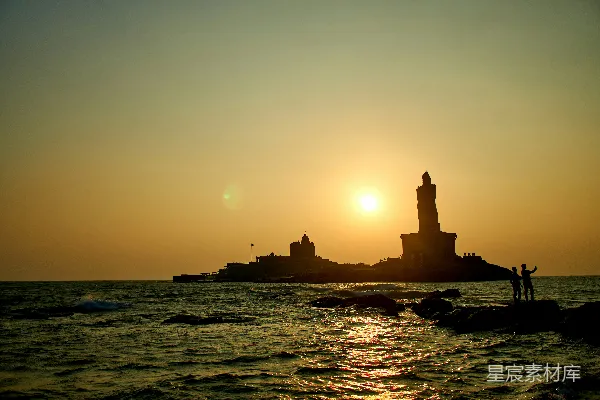 高清摄影 夕阳下灯塔的轮廓