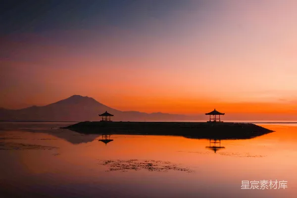 高清摄影 背景有一座山的水域