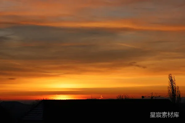 高清摄影 夕阳西下，映红了城市的天际线。