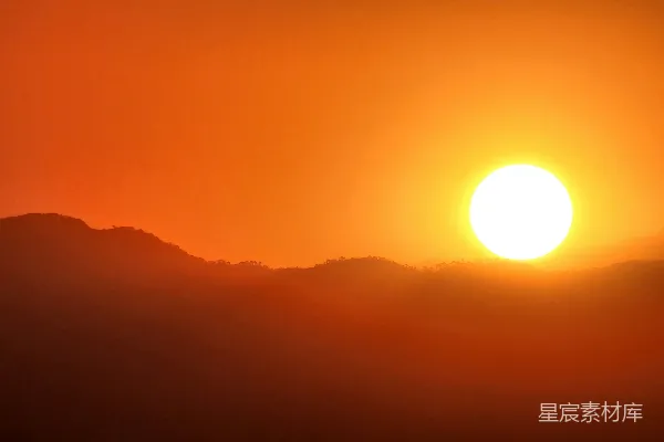 高清摄影 山峦之上夕阳西下