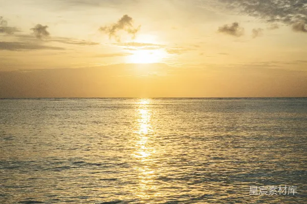 高清摄影 一幅夕阳映照的水面画卷