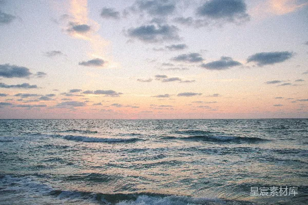 高清摄影 白天云层下的海浪