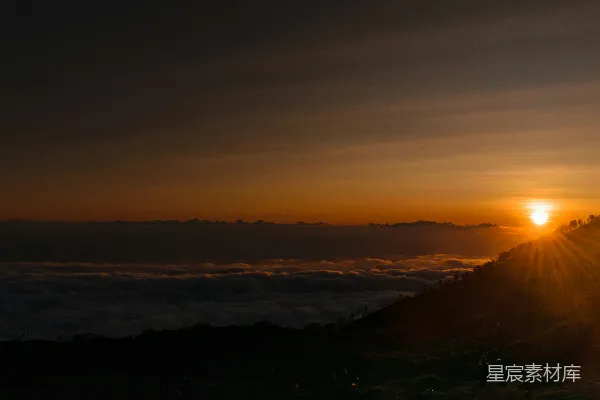 高清摄影 山峦之上的一抹晚霞