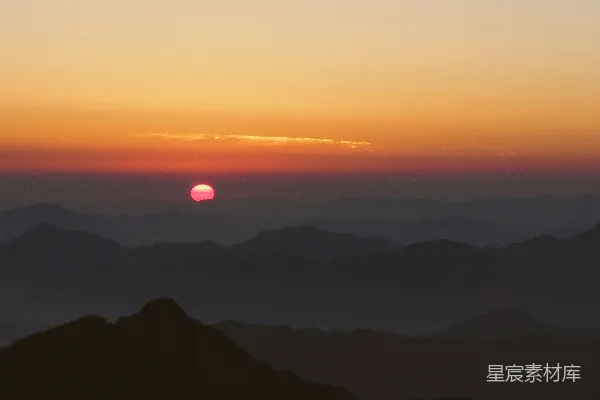 高清摄影 山峦之上日落的景象