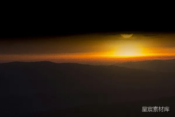 高清摄影 山峦之上，夕阳西下