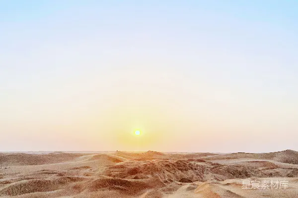 高清摄影 夕阳西下，沙漠景观。