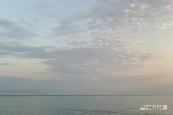 高清摄影 云遮日时的水面