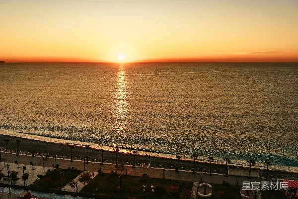 高清摄影 夕阳落下海边和沙滩上