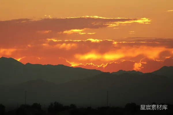 高清摄影 山峦之上，夕阳西下