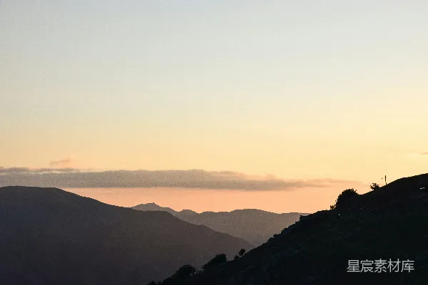 高清摄影 夕阳下的山峦轮廓