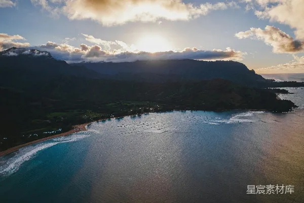 高清摄影 海滩和水面的空中俯视图