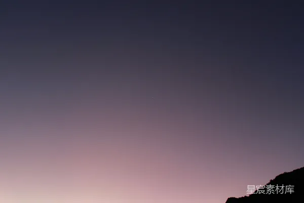 高清摄影 山顶上站立的人的轮廓