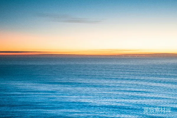 高清摄影 傍晚夕阳下的模糊海景图