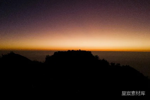 高清摄影 山头的太阳正在落下。