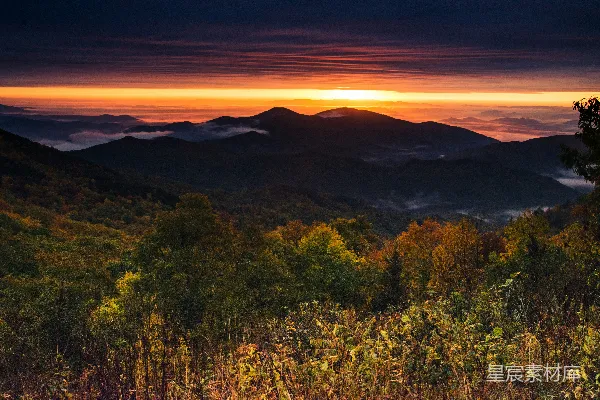 高清摄影 山峦之上夕阳西下