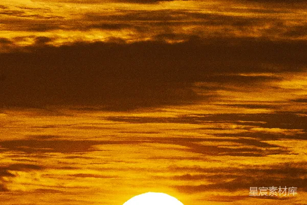 高清摄影 夕阳映照在云层之上
