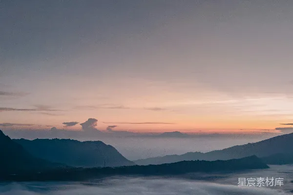 高清摄影 夕阳下的山脉全景