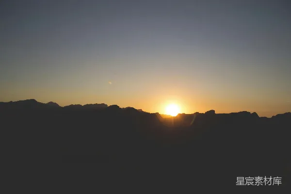 高清摄影 夕阳下的山影