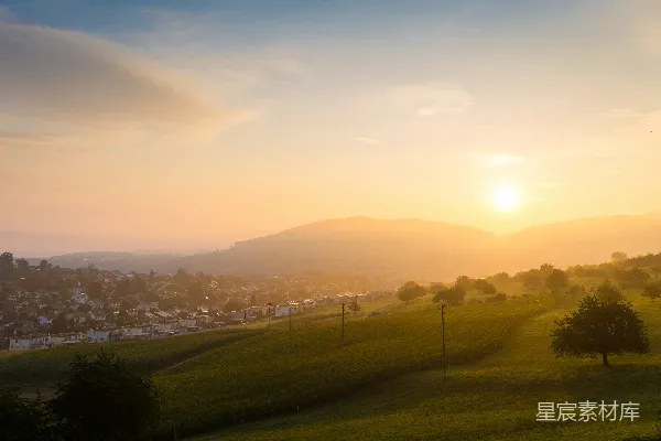 高清摄影 夕阳西下，小城之中。